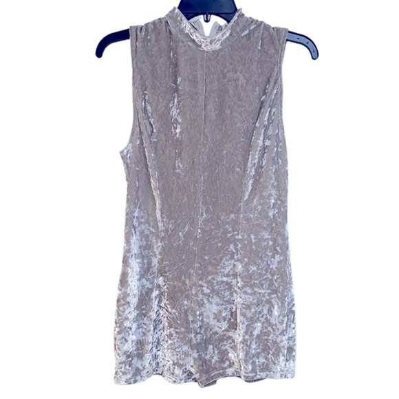 Rehab tan crushed velvet romper size large - Picture 3 of 9